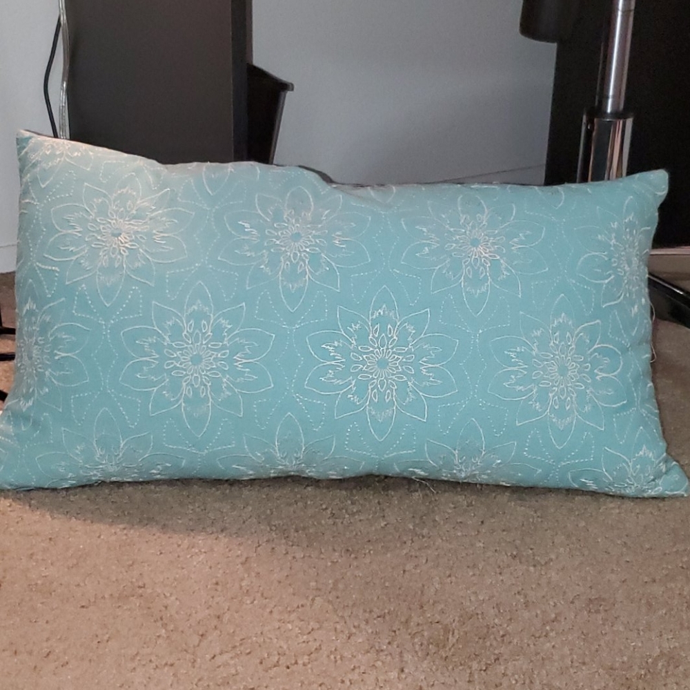 LIGHT BLUE DECORATIVE PILLOW